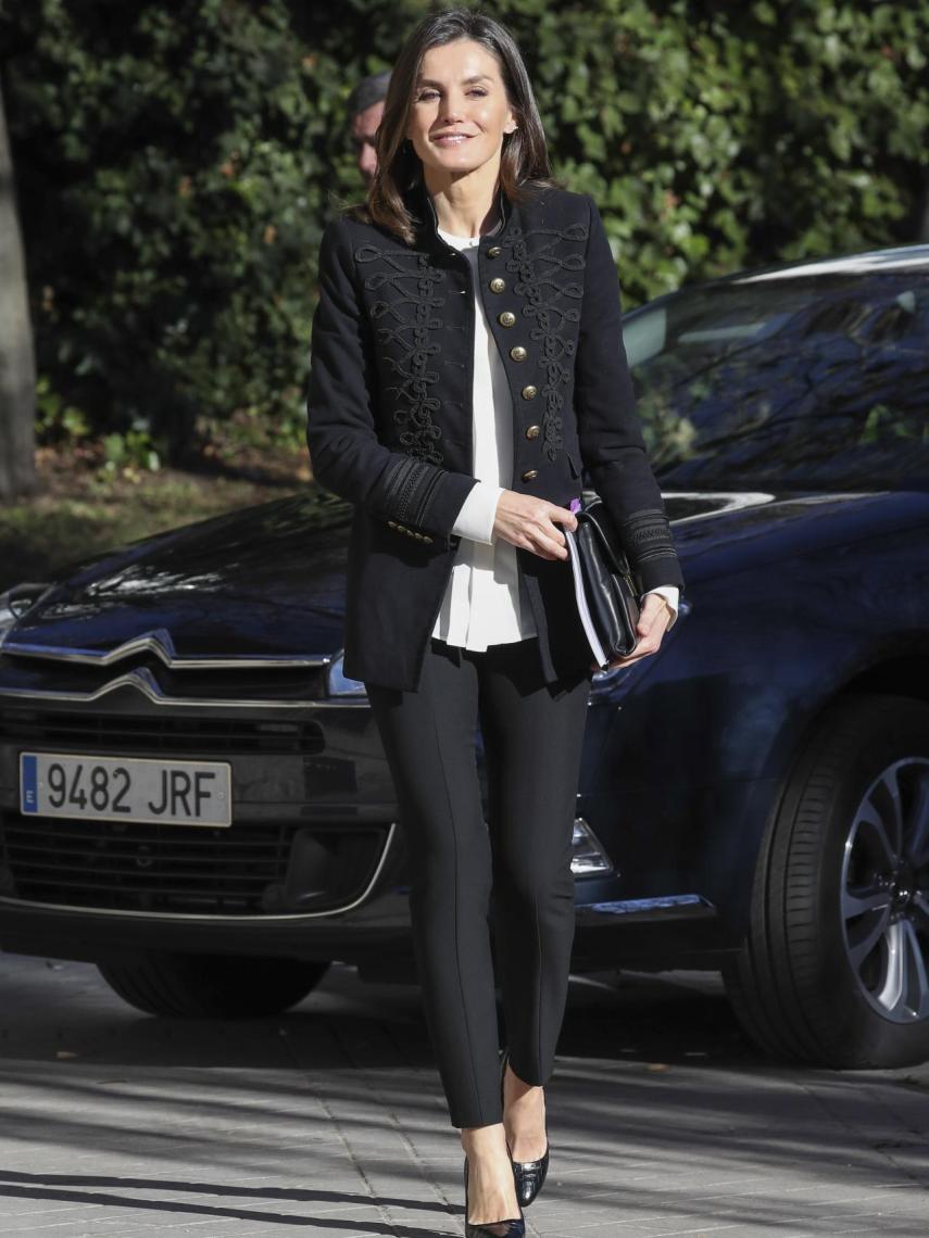 La reina Letizia, vestida de Zara y Hugo Boss.