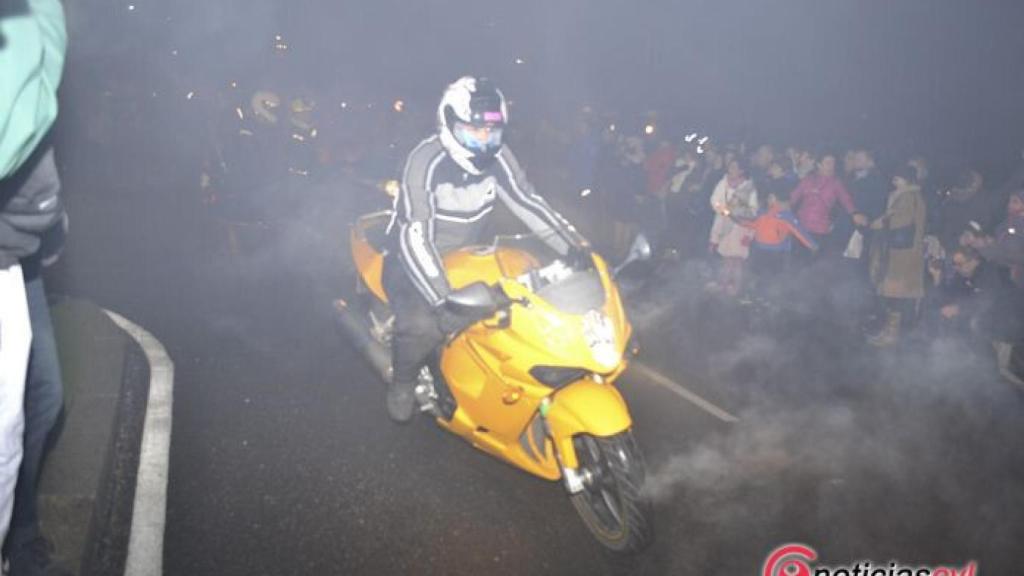 Valladolid-pinguinos-motos-desfile-antorchas-2018-013