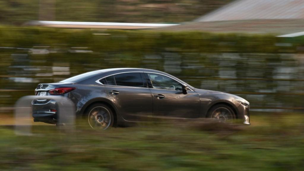 coche conducir mazda