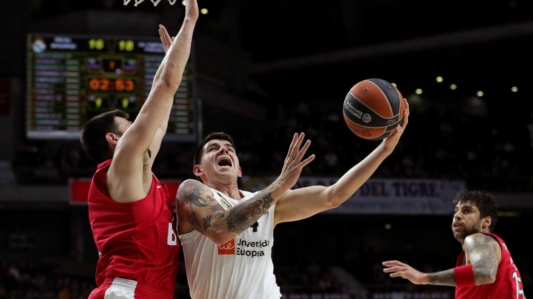 Gabriel Deck lanza a canasta