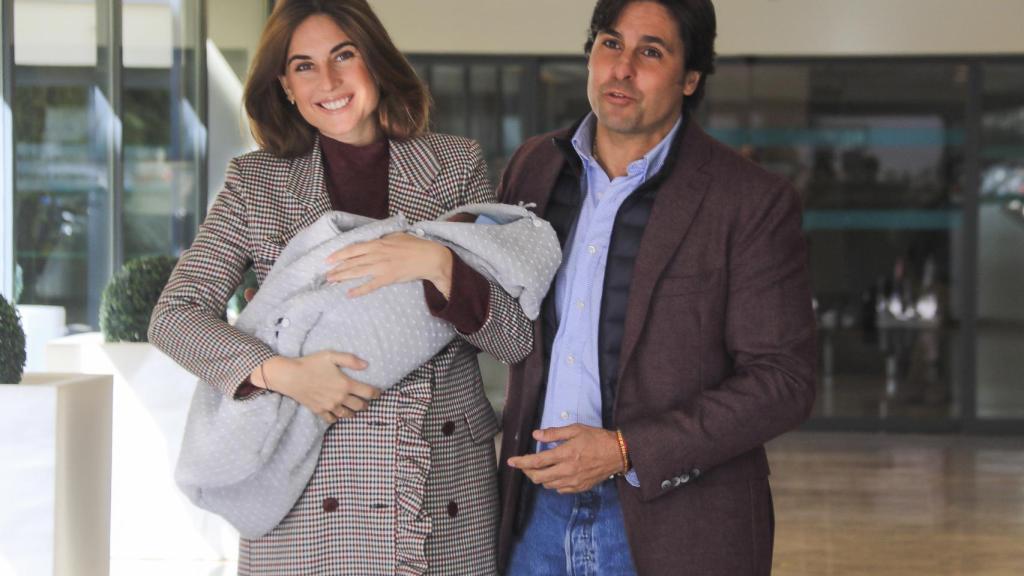 Francisco y Lourdes, muy sonrientes junto a Curro.