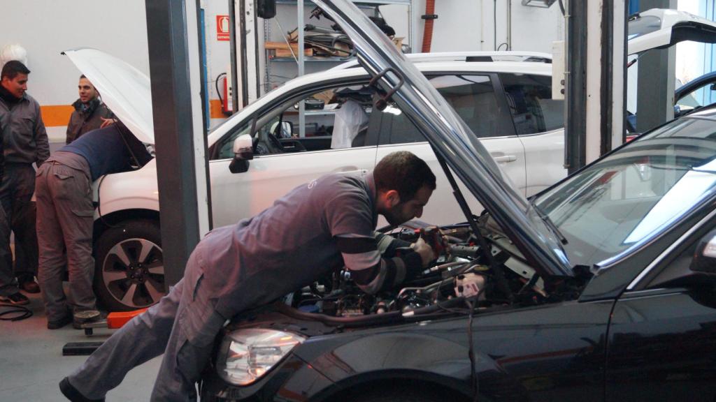 Mecánico de IRCONGAS realizando una transformación a GLP