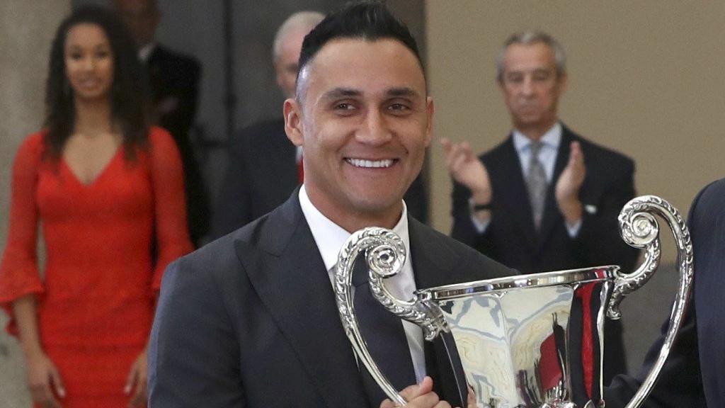 Keylor Navas recibe su premio