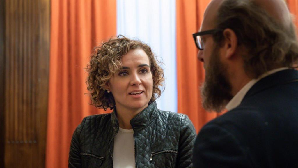 Dolors Montserrat charla con Borja Cardelús, director general de la Fundación Toro de Lidia