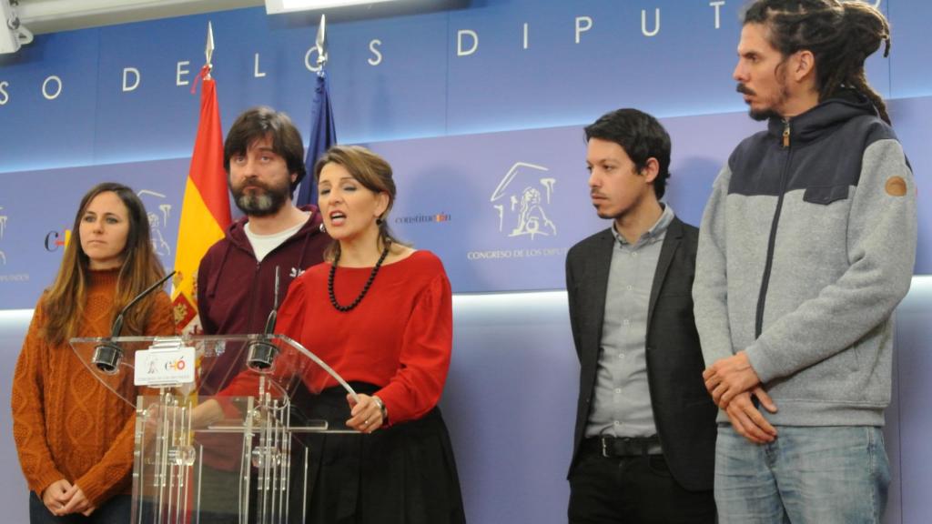 Ione Belarra, Rafa Mayoral, Yolanda Díaz, Segundo González y Alberto Rodríguez, en la sala de prensa del Congreso.