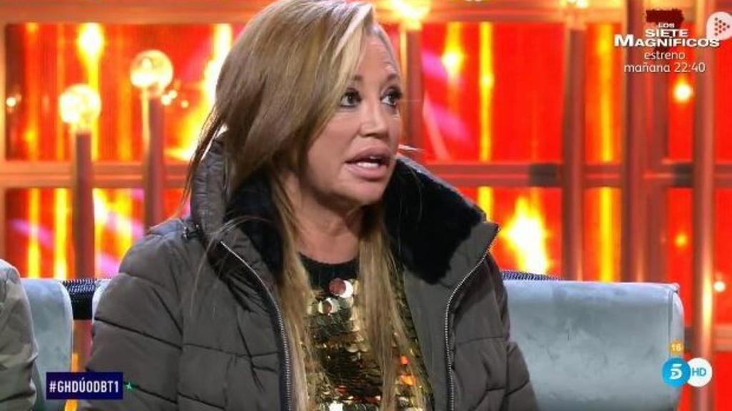 Belén Esteban, muy bien abrigada.