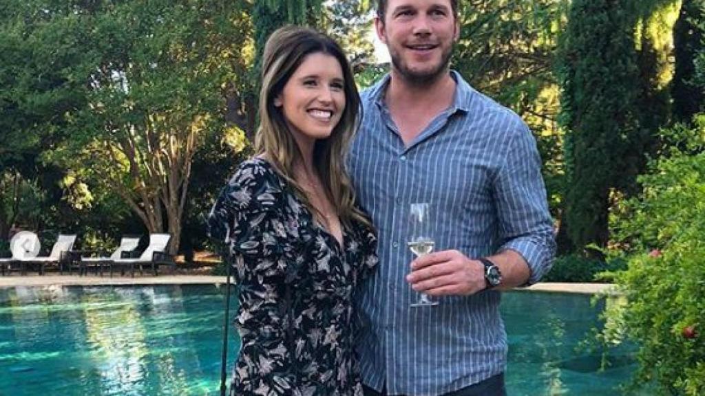 Chris Pratt y Katherine Schwarzenegger en una imagen de redes sociales de Round Pond Estate.