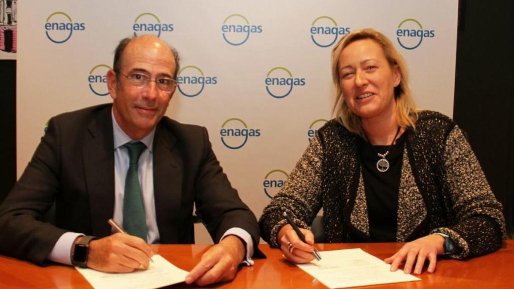 El Consejero Delegado de Enagás, Marcelino Oreja, y la Consejera de Economía, Industria y Empleo del Gobierno de Aragón, Marta Gastón.
