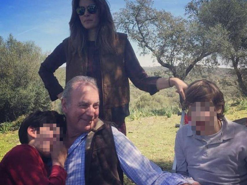 Bertín Osborne, Fabiola Martínez y sus dos hijos en común.