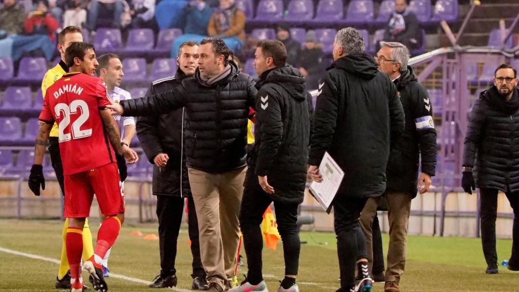 Damián Suárez, ante Sergio González en el Valladolid - Getafe