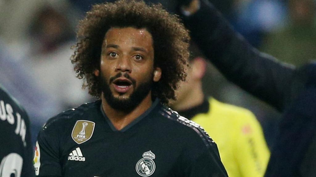 Marcelo y Vinicius hablando durante el partido en Butarque