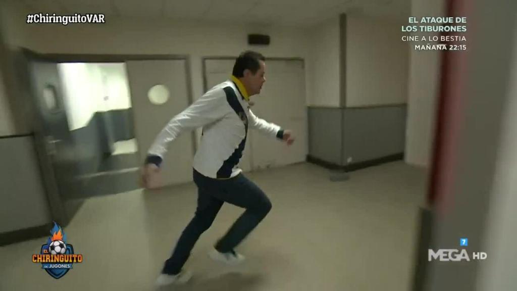 Roncero emula a Munuera Montero. Foto: Twitter (@elchiringuitotv)