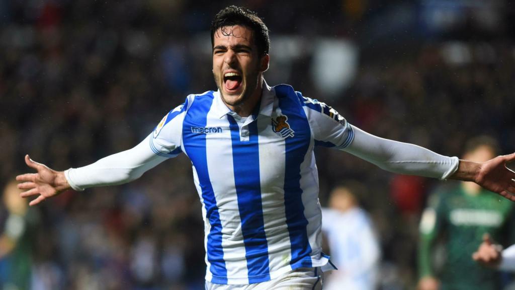 Mikel Merino celebra su gol en el Real Sociedad - Betis