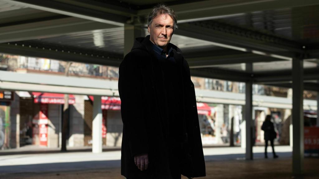 Carlos Zanón revive al mítico Pepe Carvalho en 'Problemas de identidad'.