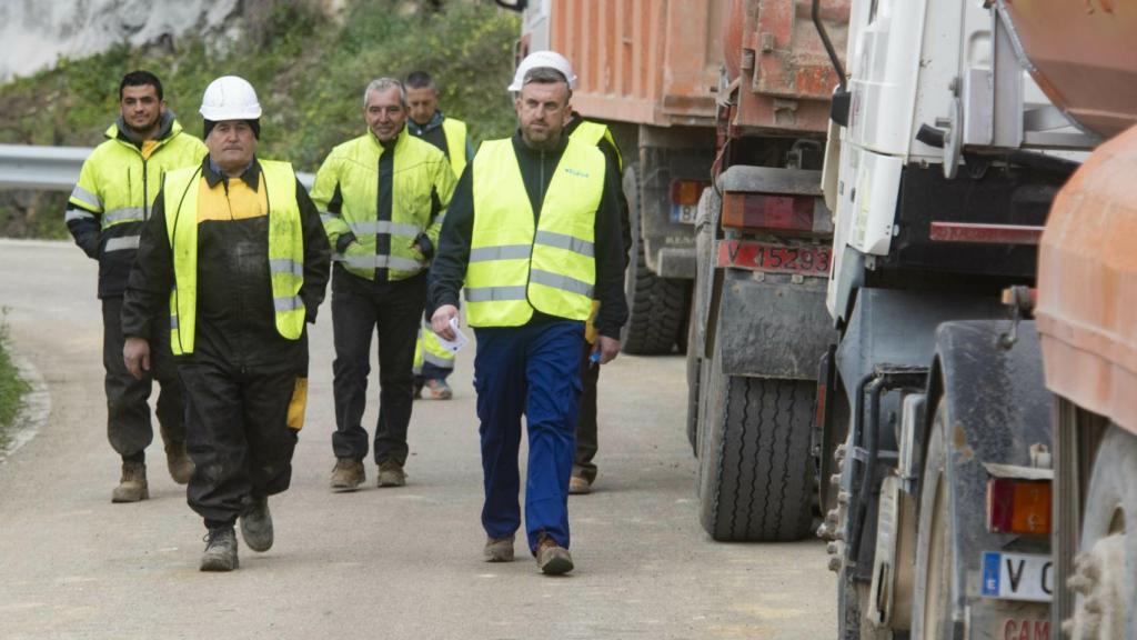 Los operarios trabajan a marchas forzadas.