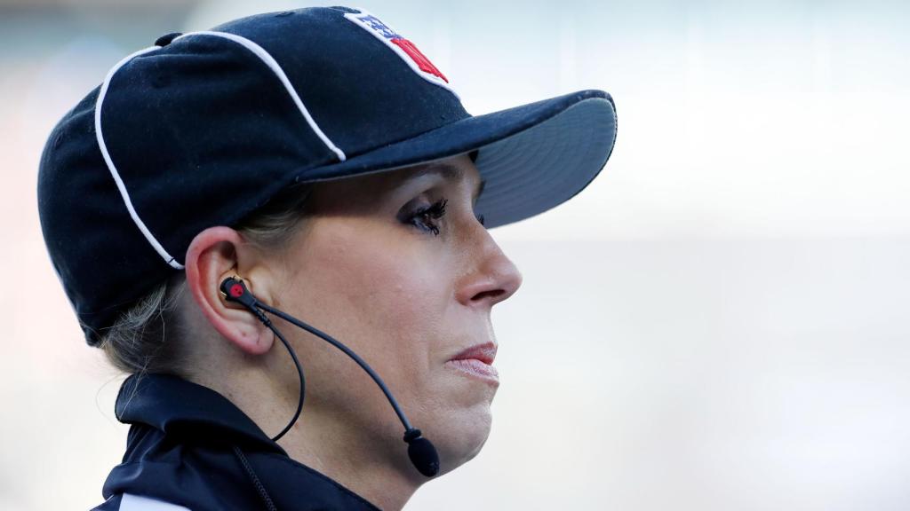Sarah Thomas, árbitro de la NFL