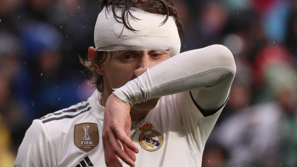 Luka Modric, con una venda en la cabeza