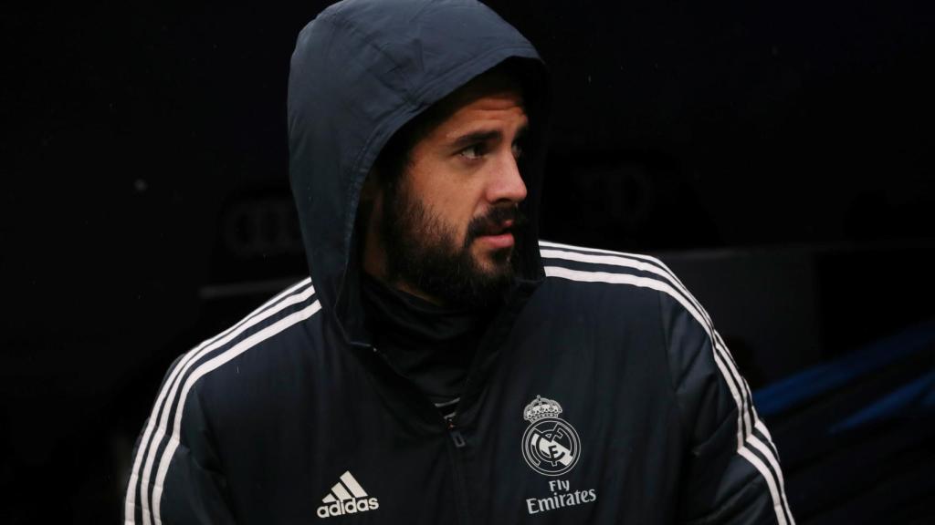 Isco Alarcón sale del túnel de vestuario del Santiago Bernabéu