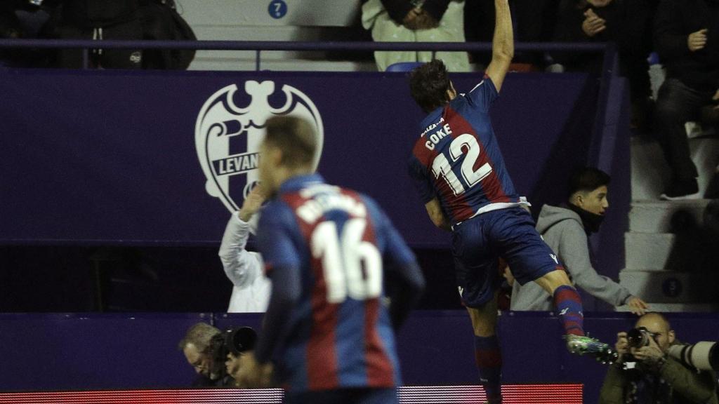Coke celebra su gol en el Levante - Real Valladolid