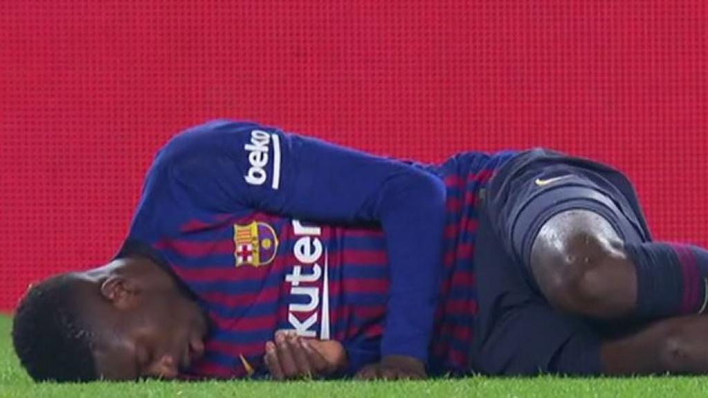 Dembele se lesiona el tobillo y se marcha a falta de 20 minutos. Foto: Twitter. (@elchiringuitotv)