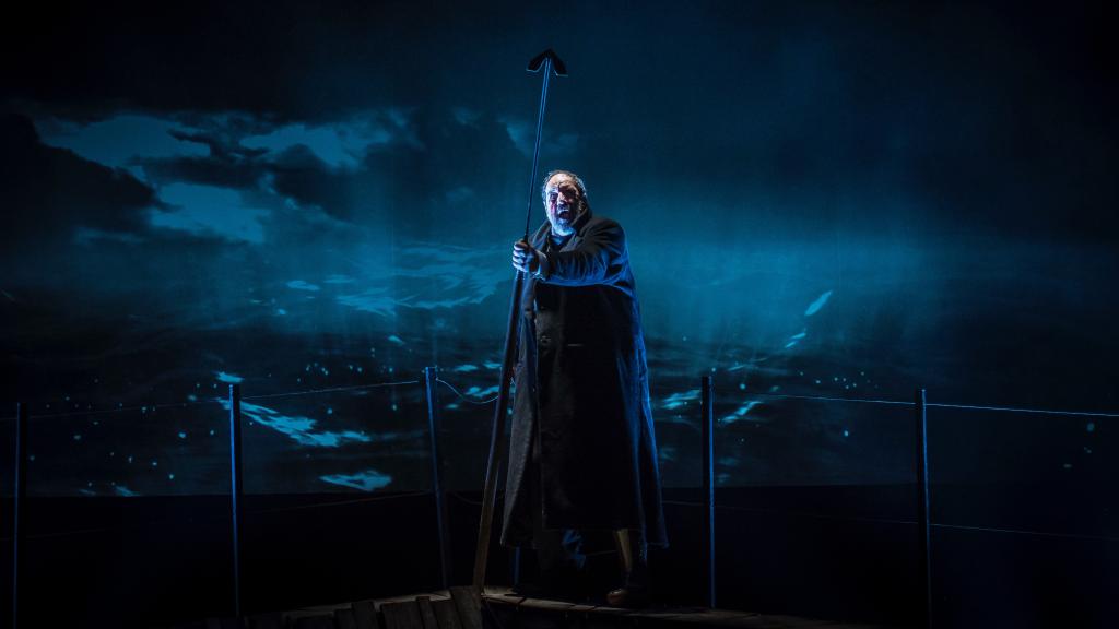 José María Pou en una escena de 'Moby Dick'