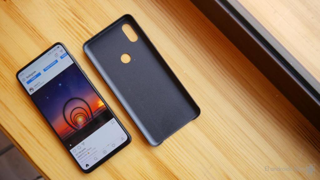 5 accesorios que queremos en las cajas de todos los móviles caros