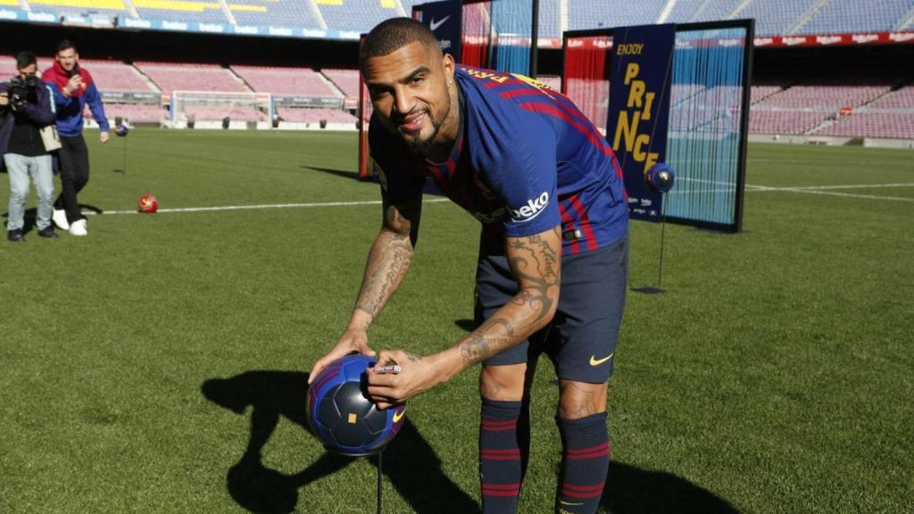 Kevin-Prince Boateng, en su presentación con el Barsa. Foto: Twitter (@fcbarcelona)