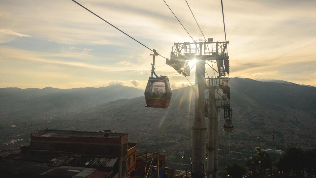 El metrocable es un transporte más dentro de la red metropolitana.