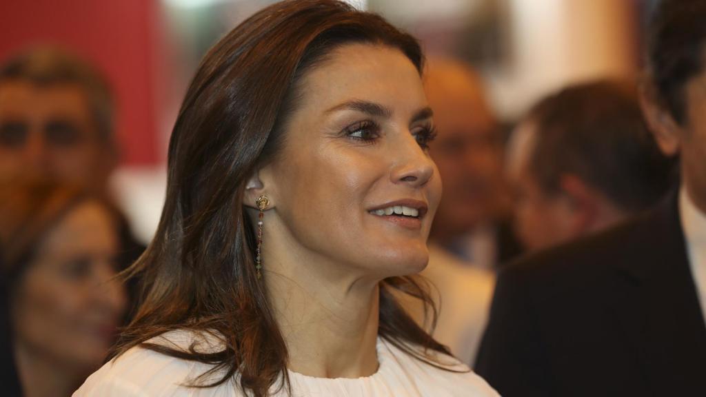 Primer plano del rostro de la reina Letizia.