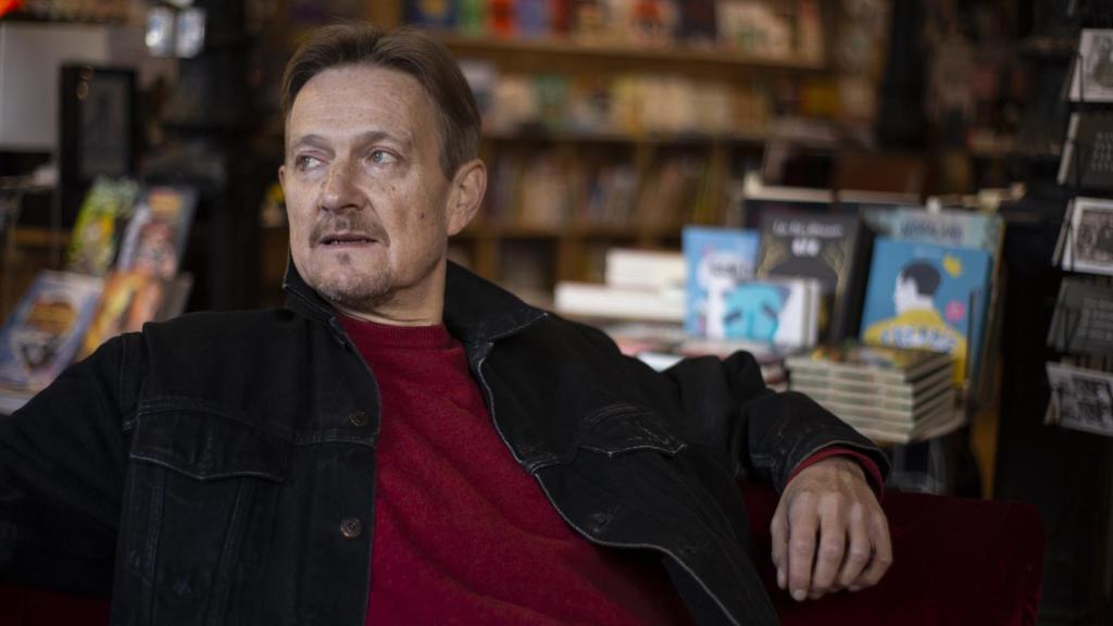 El poeta Roger Wolfe.