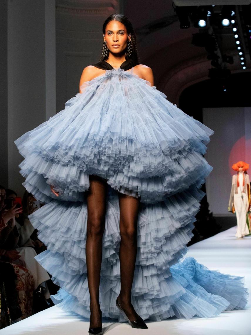 El azul y los volúmenes también fueron grandes protagonistas.