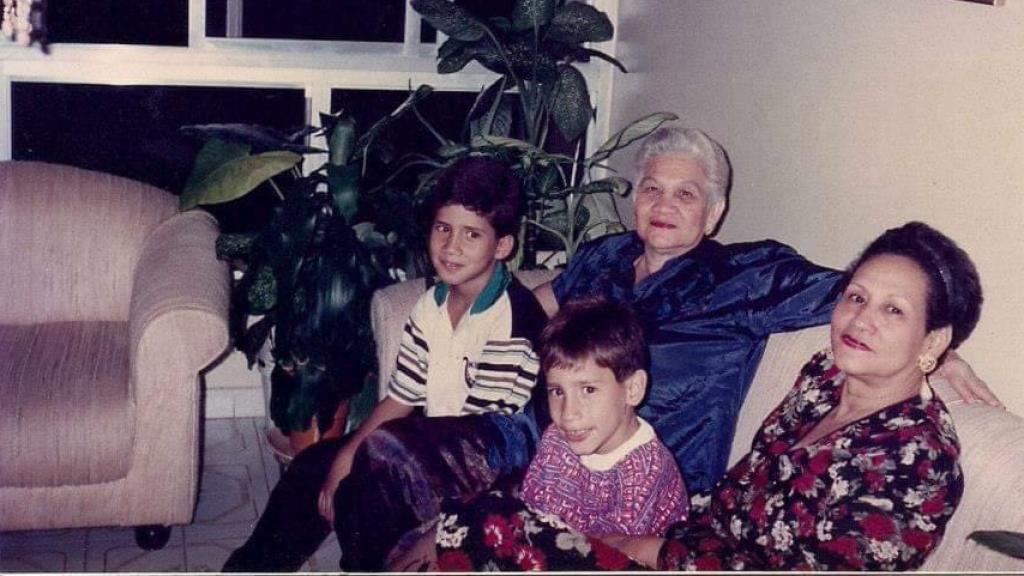 Juan Guaidó, a la izquierda, junto a su familia.