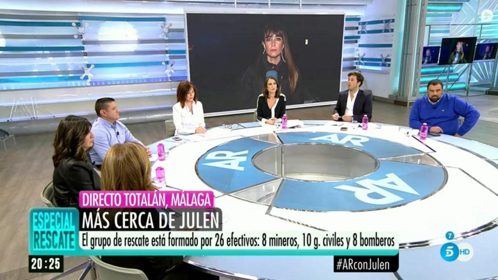 Ana Rosa Quintana junto a algunos colaboradores.