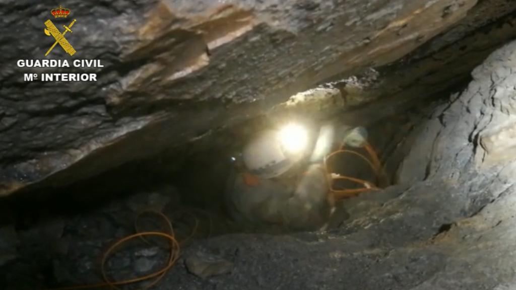 Un miembro del Tedax en un ejercicio de microvoladuras.