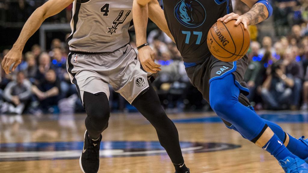 Luka Doncic en el partido de los Mavs contra los Spurs