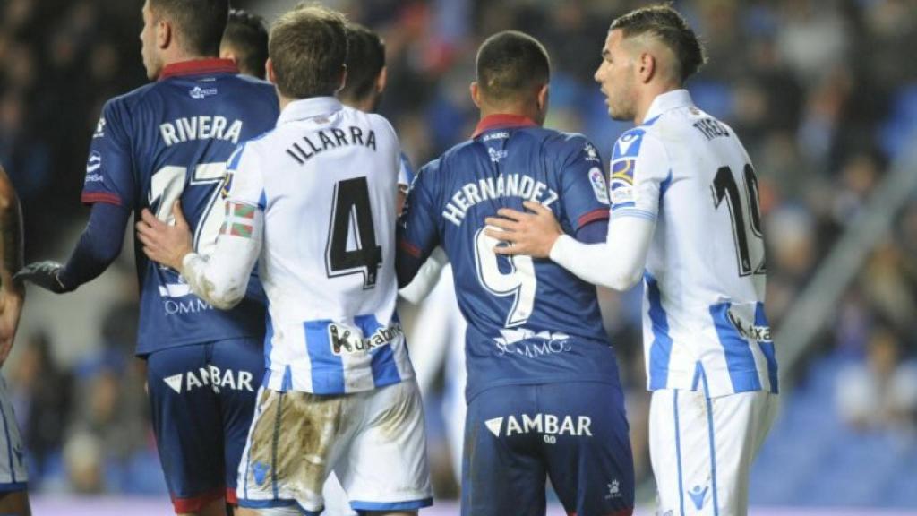 Los jugadores de Real Sociedad y Huesca