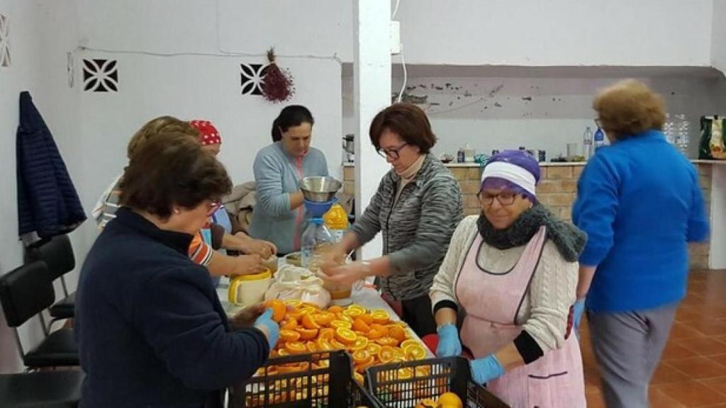 Las feligresas de Totalán que prepararon la comida para los rescatadores