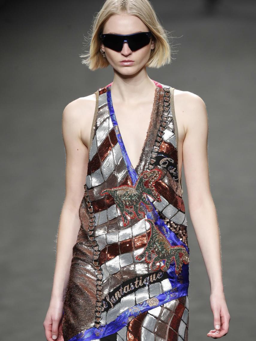 El tejido metalizado ha sido el rey de la pasarela.