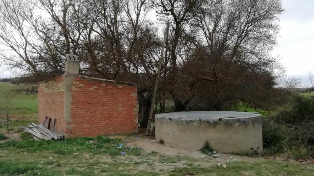 El pozo en el sendero a la fuente de los Cien Caños.