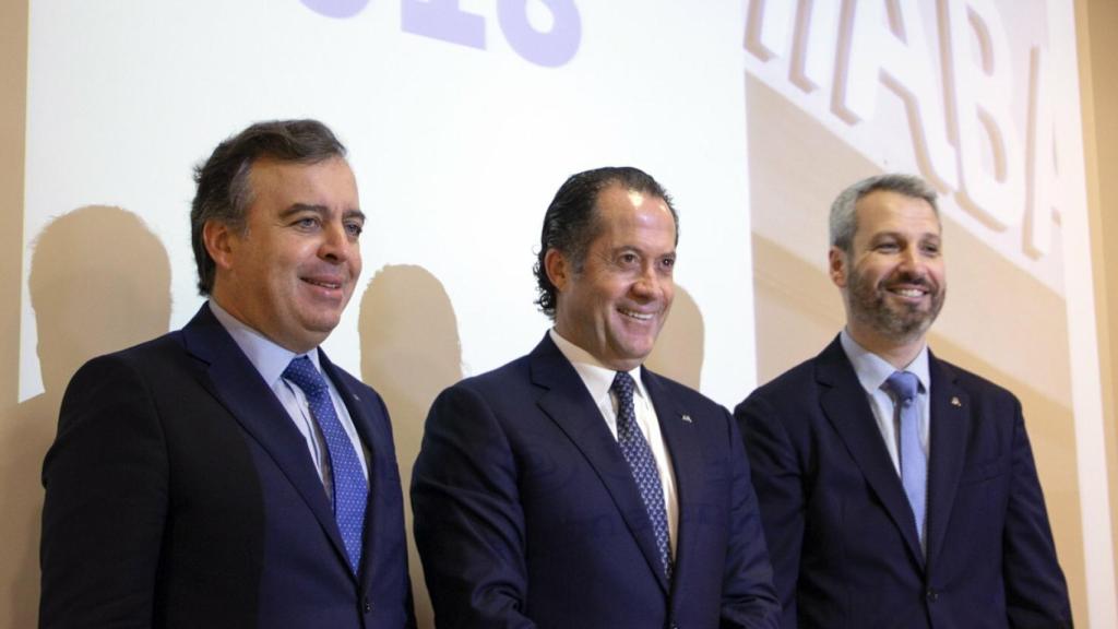 Francisco Botas, consejero delegado, Juan Carlos Escotet, presidente y Alberto de Francisco, director general de Finanzas durante la presentación de los resultados anuales de 2018