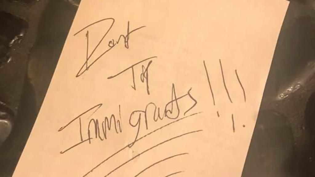 La nota que dejó la pareja al irse del restaurante