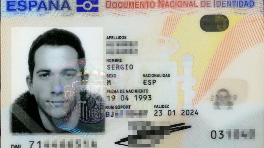 Sergio Álvarez coló un palillo de dientes en la foto del DNI