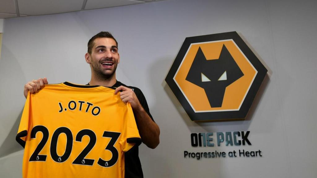 Jonny después de fichar por el Wolves. Foto: Twitter (@wolves)