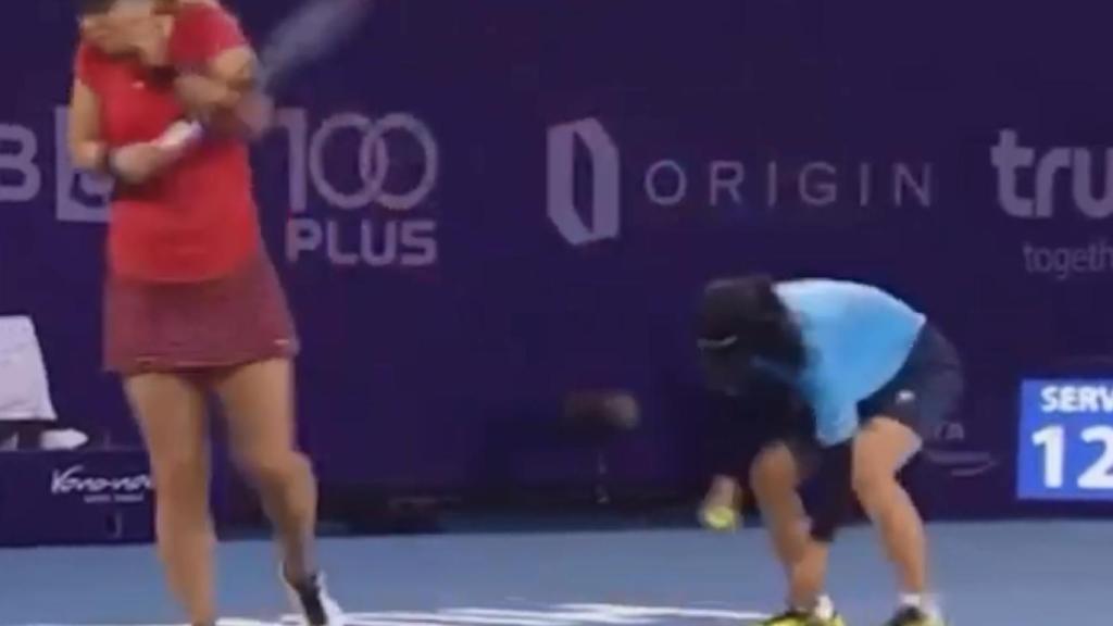 La reacción de Lisicki tras el pisotón a la cucaracha