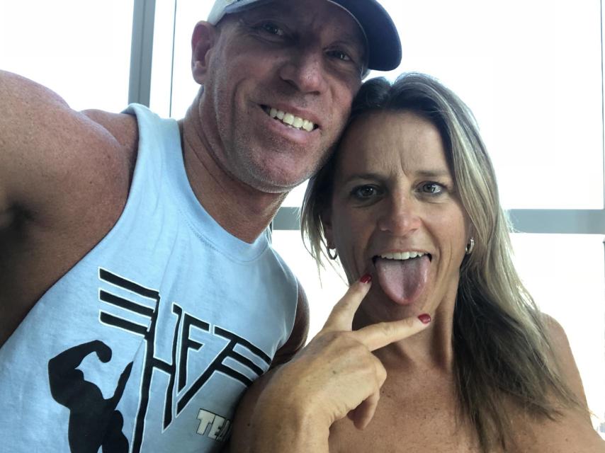 Él, profesor de gimnasia. Ella, de lectura.