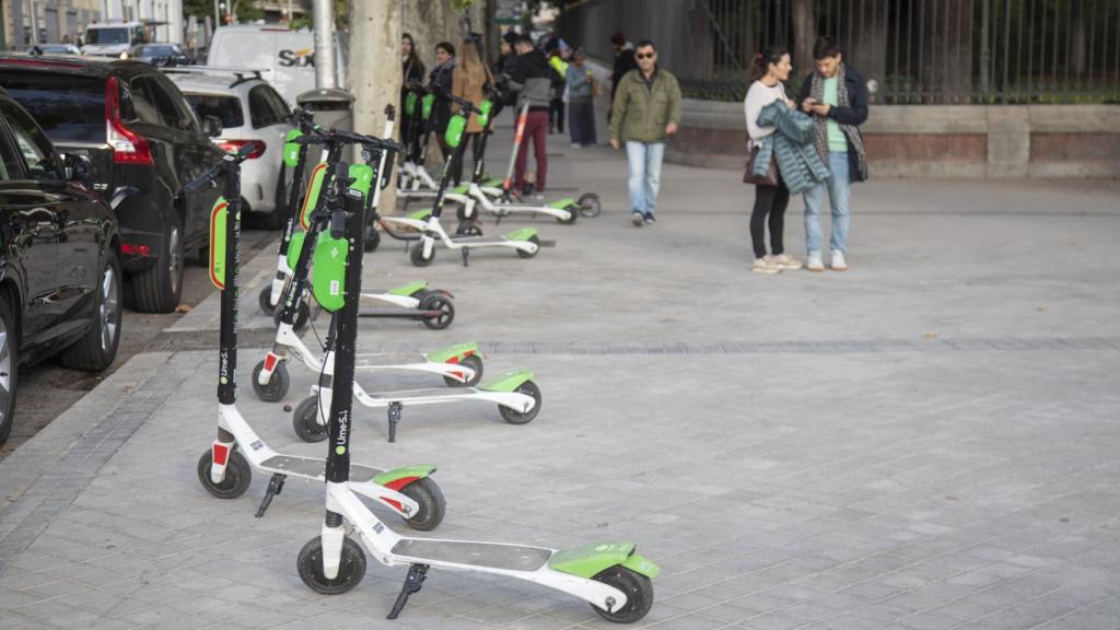 Los patinetes, en el Retiro de Madrid.
