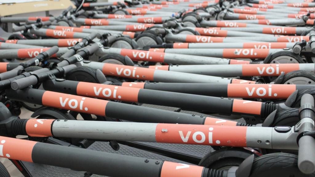 Almacén de patinetes de Voi.