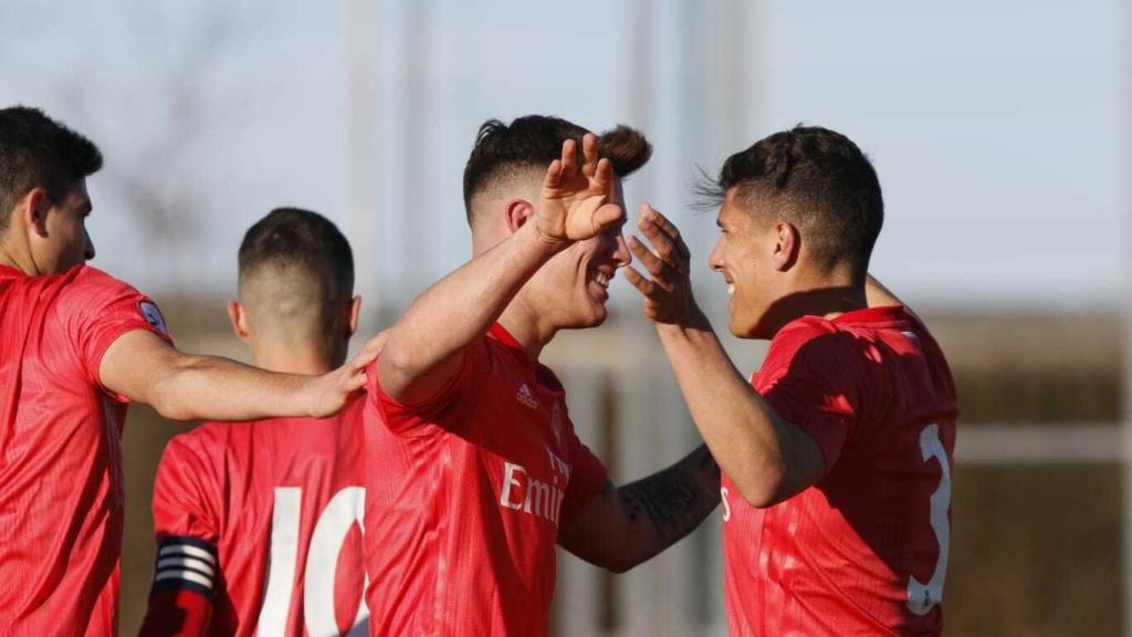 Cristo se abraza con Zabarte. Foto: Manu Laya / El Bernabéu
