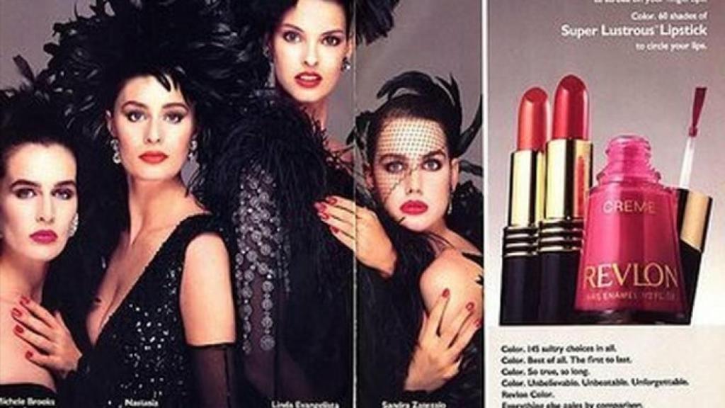 Nastasia Urbano -la segunda por la derecha- junto a Linda Evangelista en una campaña de Revlon.