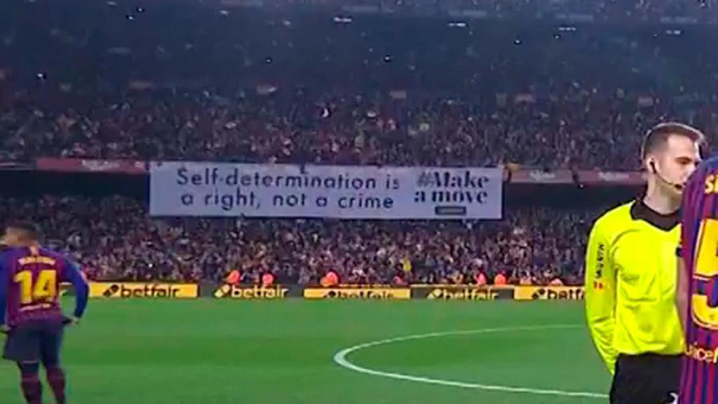 Pancarta independentista en el Camp Nou
